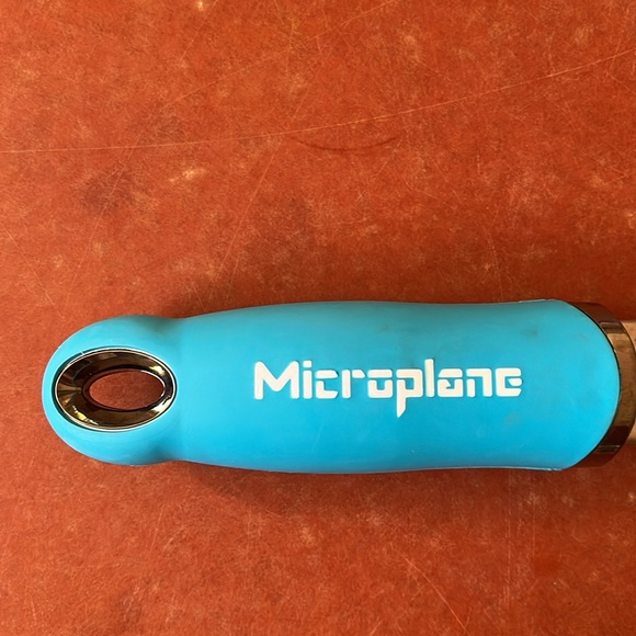 Microplane Classic Zester Grater- Blue - Picture 2 of 4